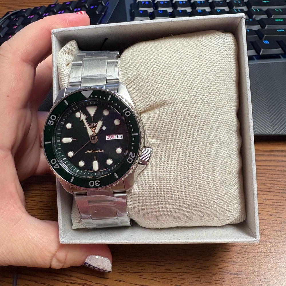 Seiko Green, Black, and Silver Dive Watch
